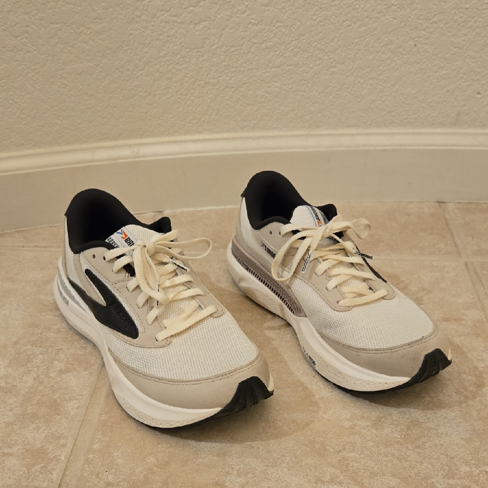 Women's Brooks Adrenaline 24 GTS Retro